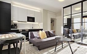 Modern One-Bedroom With Glazed Sun Balcony, 350M Metro