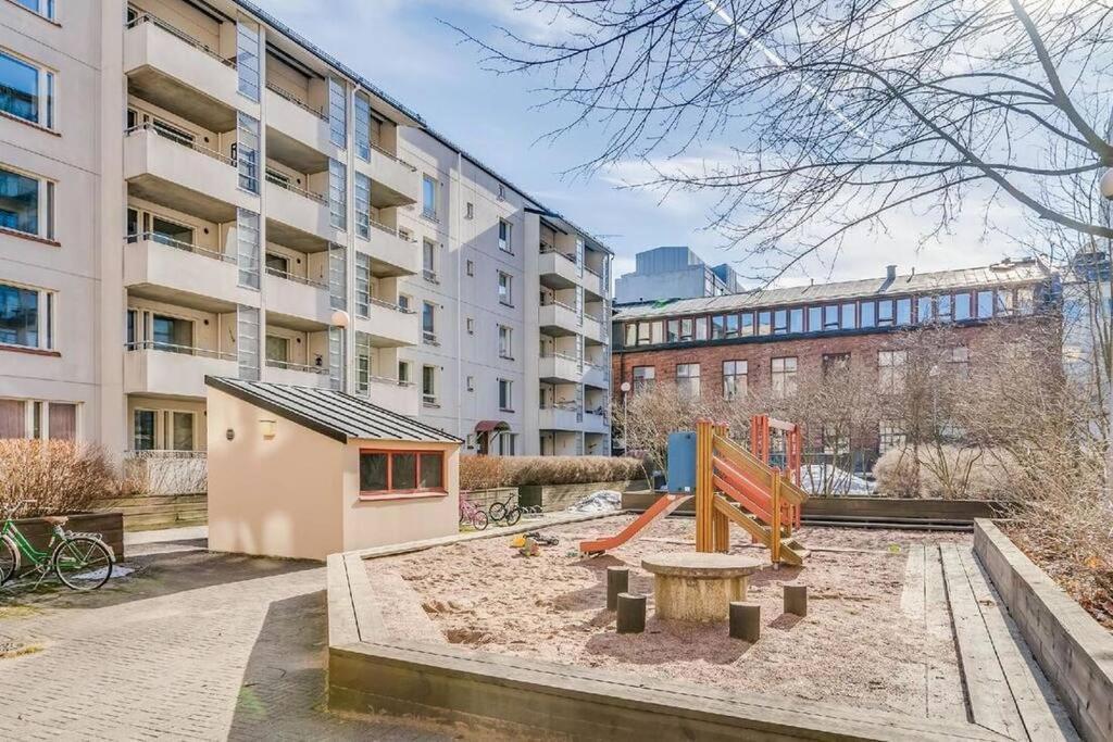 Modern One-Bedroom With Glazed Sun Balcony, 350M Metro Helsinki Exterior foto