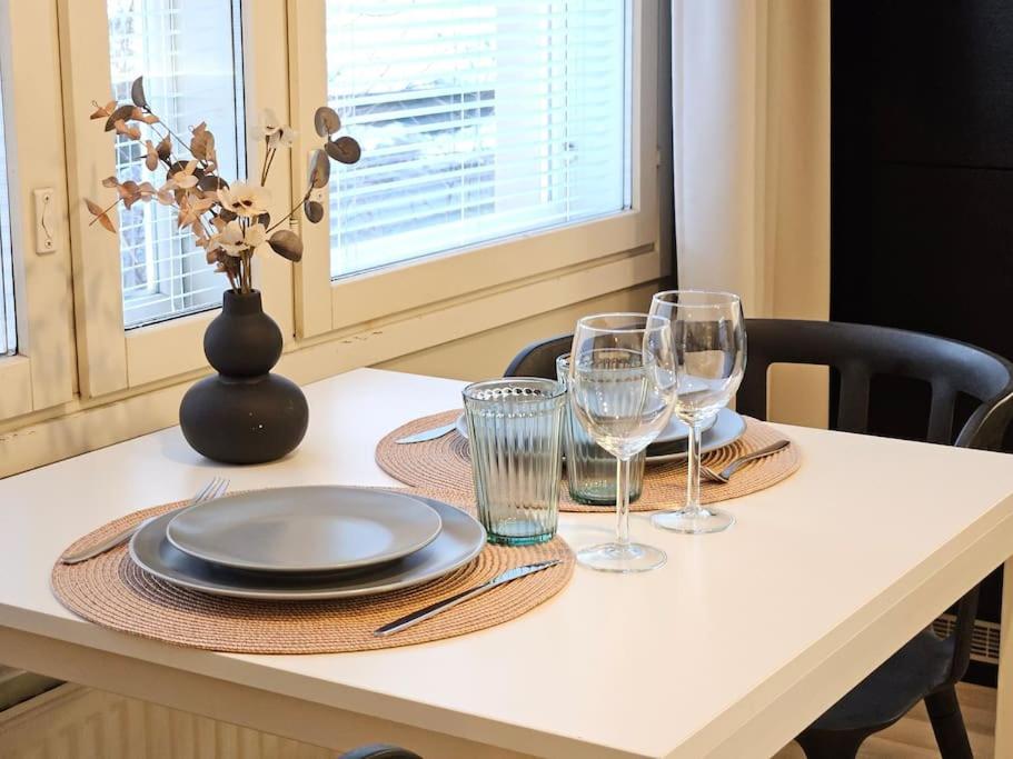 Modern One-Bedroom With Glazed Sun Balcony, 350M Metro Helsinki Exterior foto